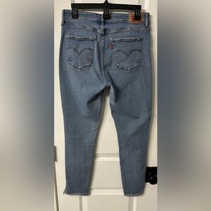 Levi’s 721 high waist skinny light  wash cropped jeans with frayed hem size 31